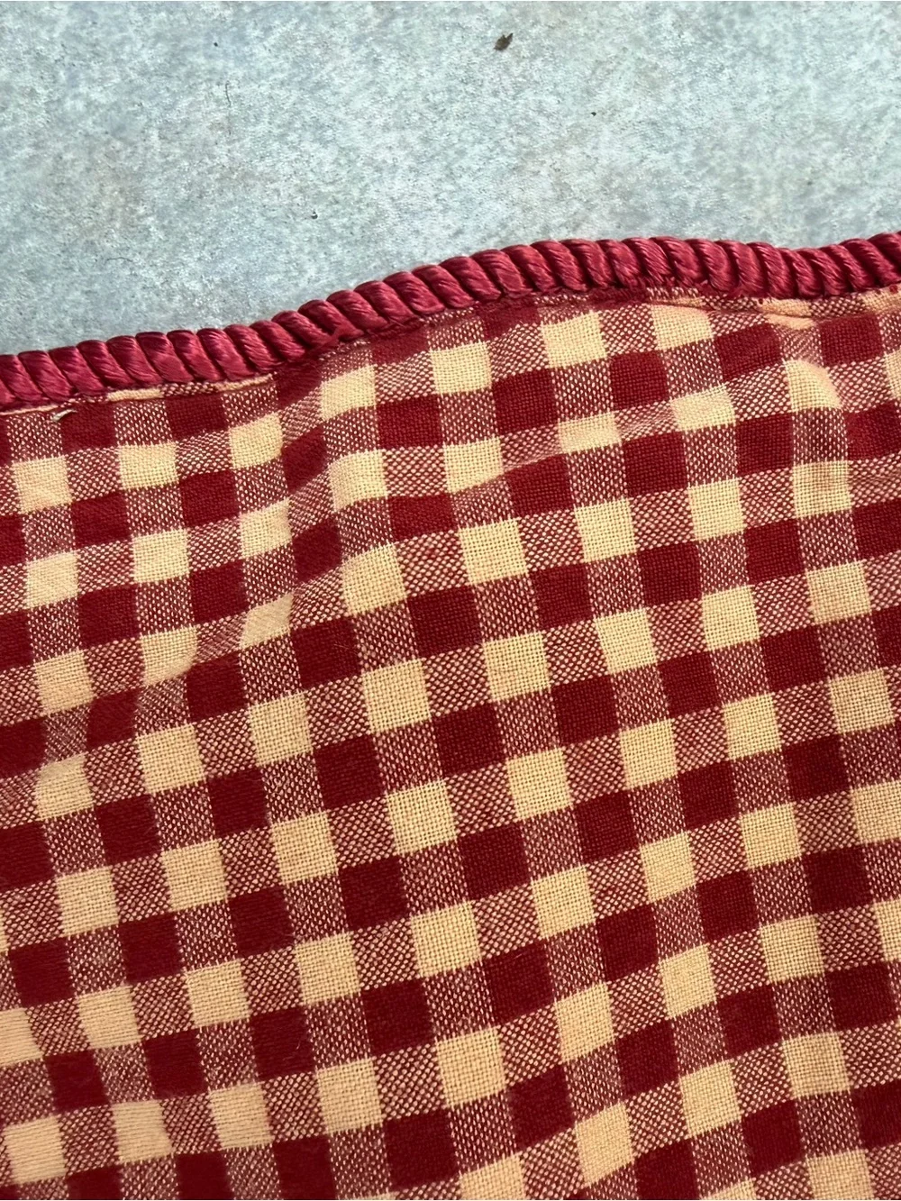 Christmas Tree Skirt Colonial Country Scene Red and Cream 50” Vintage